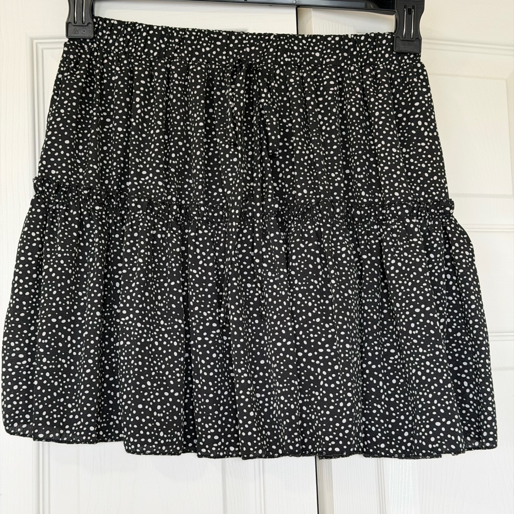 Black and white polka dot skirt. Size S